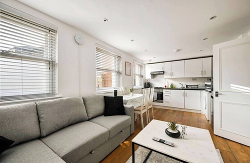 Tollington Apartment | Stylish & Bright Flat | Emirates Stadium