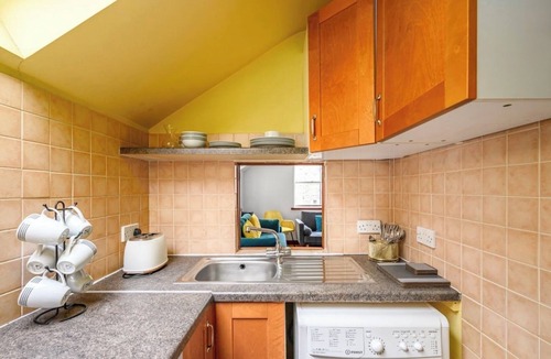 New Town Apartment | Stylish Central New Town Apartment | Private Entrance