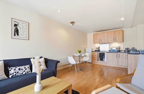 Convention Quarter Apartment | Stylish City Living with free 2-Bay Secure parking