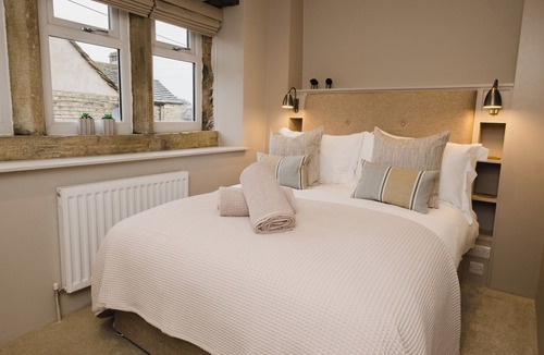 Hepworth Cottage | Stylish dog Friendly Cottage Near the Peak District and Holmfirth, Sleeps 3