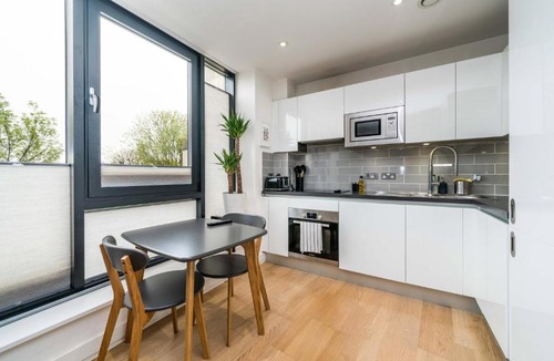 Hackney Wick Apartment | Stylish Flat by Victoria Park
