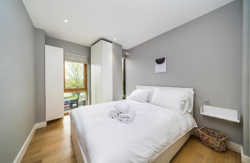 Hackney Wick Apartment | Stylish Flat by Victoria Park