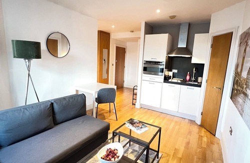 Clapham Apartment | Stylish flat in heart of Clapham 1 minute away from station