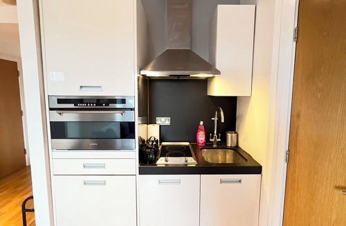 Clapham Apartment | Stylish flat in heart of Clapham 1 minute away from station