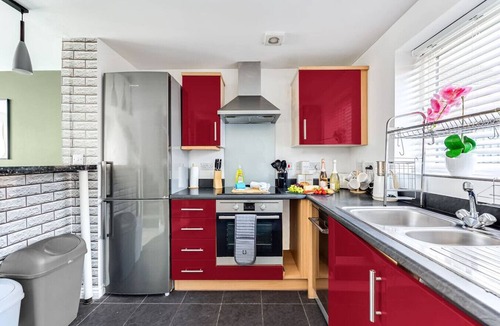 Milton Keynes House | Stylish House Driveway Parking Self-Check-In Fast WiFi Smart TV Yoko Property