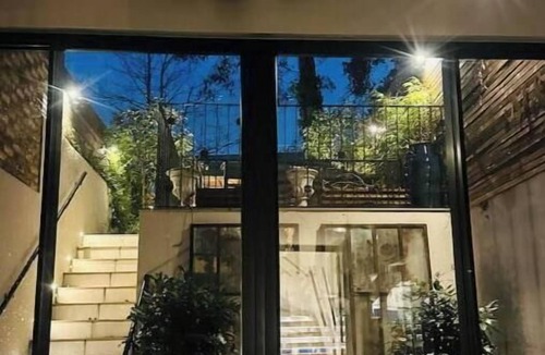 Queen's Park Apartment | Stylish Mid Century Double Room & En Suite Shower Room Queen’s Park London NW6