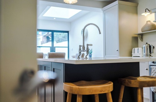 York House | Stylish Modern 3 Bed House With Free Parking, York