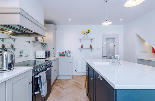 York House | Stylish Modern 3 Bed House With Free Parking, York