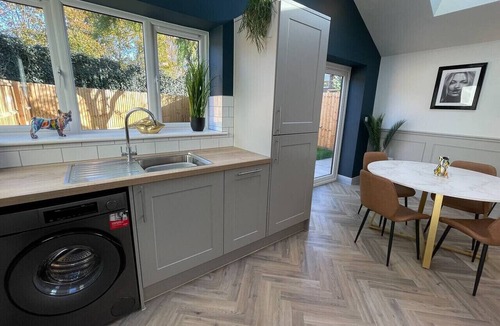 Arbury House | Stylish New-Build 1 Bed House Near Science Park
