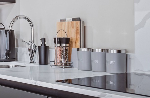 Sheldon Apartment | Stylish new-build FREE parking, 10min to BHX & NEC