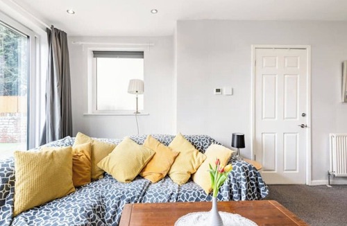 Hillsborough House | Stylish Private Guest Suite | Sleeps 5 | Free Parking |Near City & Peak District