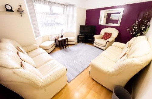 Leicester House | Stylish Retreat - 3Bed Bungalow in Central Leicester