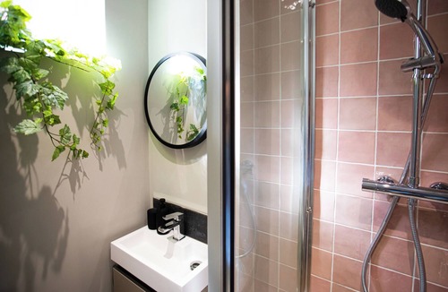 Shirley Hotel | Stylish Self-Check-in En-suite Room close to Southampton City Centre
