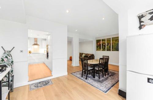 Warwick Apartment | Stylish Stay in Historic Eccleston Square