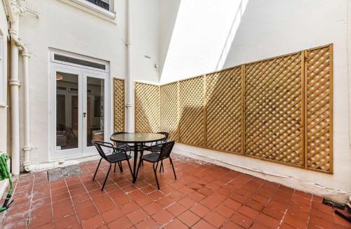 Warwick Apartment | Stylish Stay in Historic Eccleston Square