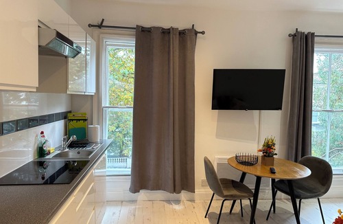 Holland Park Apartment | Stylish Studio Escape in West London