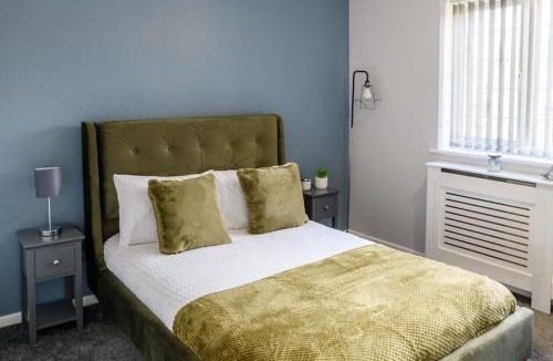 Acocks Green House | Stylish Two-bed House Birmingham with Parking