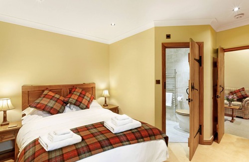 Staddlebridge House | Suite-Luxury-Ensuite with Shower-The Ainsty