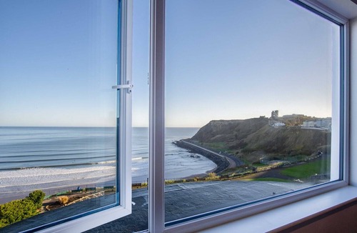 Scarborough Apartment | Suite Penthouse Ensuite with Sea View