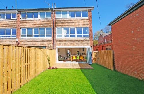 Bootham House | Sunny private garden with Two parking spaces