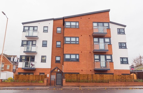Reading Apartment | Superior 2-Bed Apartment with Balcony