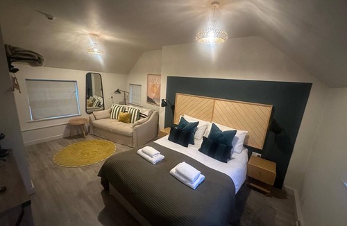 Exelby House | Superior Double Room with Sofa Bed