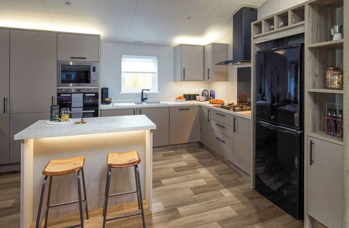 Coldingham Ski Chalet | Superior Oak Lodge (Sleeps 6)
