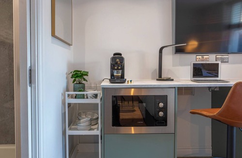 Preston Apartment | Superior Studio plus separate bedroom (2bed,2bath)