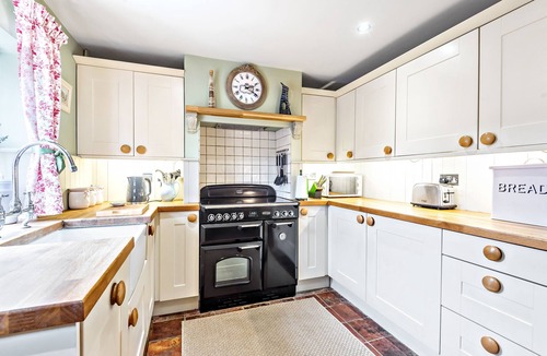 Burnham Market Cottage | Sutton Cottage - sleeps 2 guests in 1 bedroom