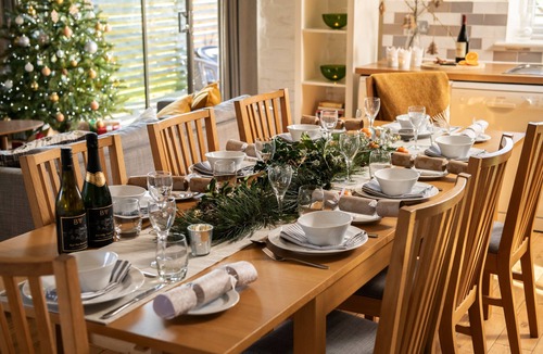 Sculthorpe Cottage | Swallows Nest cottage sleeps 10 guests in 6 bedrooms.