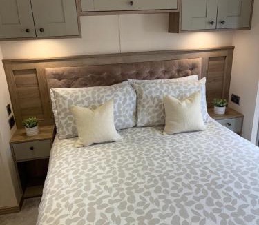 Tattershall Resort | Tattershall Lakes Jet Ski Lakeside Luxury Lodge