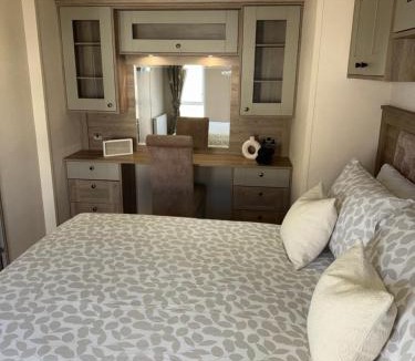 Tattershall Resort | Tattershall Lakes Jet Ski Lakeside Luxury Lodge