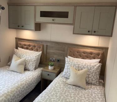 Tattershall Resort | Tattershall Lakes Jet Ski Lakeside Luxury Lodge