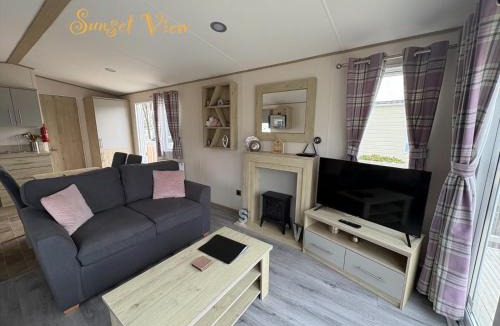 Tattershall House | Tattershall Lakes Sunset View Caravan Lakeside, Hot Tub, Garden, Private Fishing Peg & WiFi