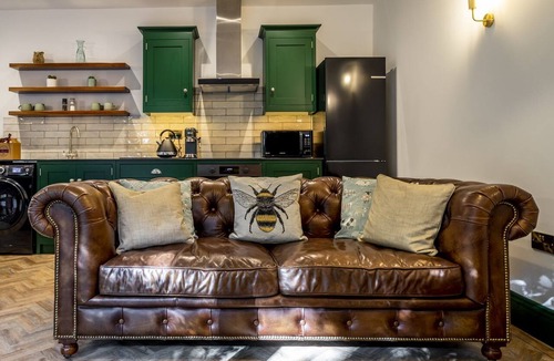 Acomb Apartment | Tawny Lodge - a couples retreat that sleeps 2 guests
