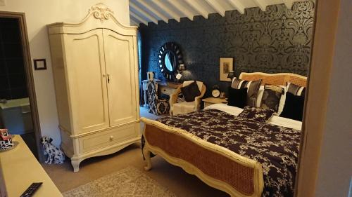 Knaresborough House | Teardrop Cottage