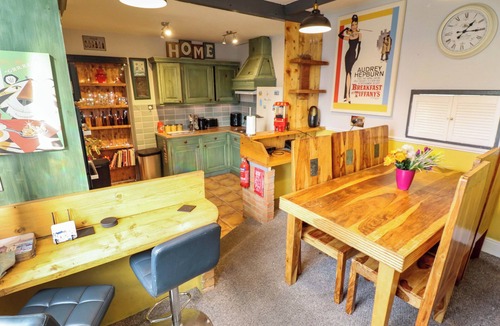 Skegness House | TELFORD LODGE, pet friendly, country holiday cottage in Skegness