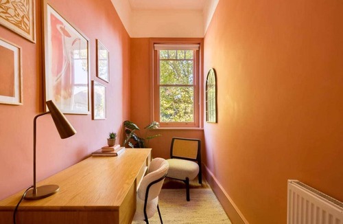 Chiswick Cottage | The Abinger Place - Inviting 2bdr House With Study Room & Garden