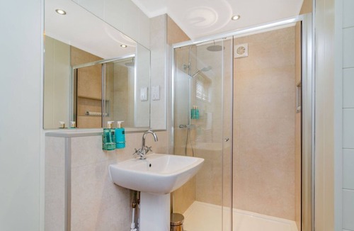 Fotheringhay Cabin | The Apethorpe (Pet), Wansford