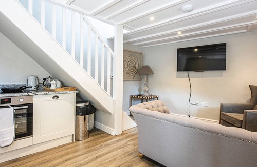 Bakewell Cottage | THE ARTISTS LOFT, pet friendly, character holiday cottage in Bakewell