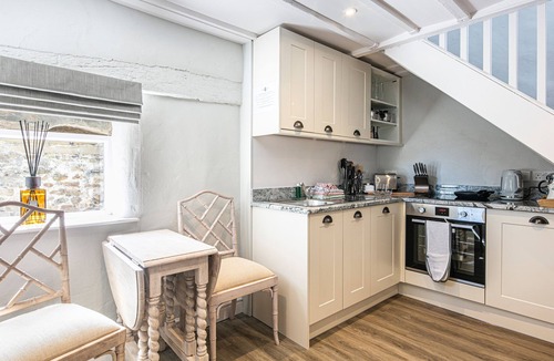 Bakewell Cottage | THE ARTISTS LOFT, pet friendly, character holiday cottage in Bakewell