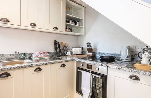 Bakewell Cottage | THE ARTISTS LOFT, pet friendly, character holiday cottage in Bakewell