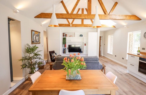 Sleaford House | THE ASPARAGUS SHED, pet friendly, with a garden in Heckington