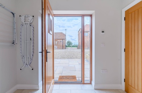Newark Cottage | The Barley Store - UK32650
