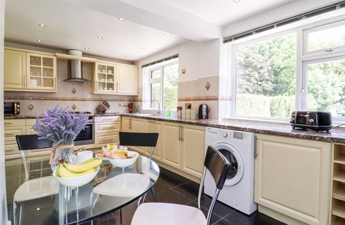 High Wycombe House | THE BLOSSOM WOODS, family friendly, with a garden in Downley