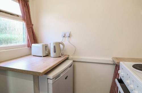 Stoke Ash Cottage | THE BOWTOP GYPSY CARAVAN, pet friendly, with a garden in Thorndon