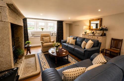 Hebden Bridge House | The Bronte Moor Retreat - 3 Bed, Pet Friendly Cottage - Stunning Views - Hot Tub