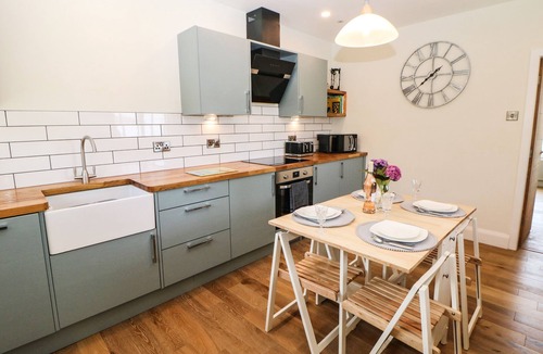 Dronfield Cottage | THE BUNGALOW@BARLOW, pet friendly, with open fire in Chesterfield