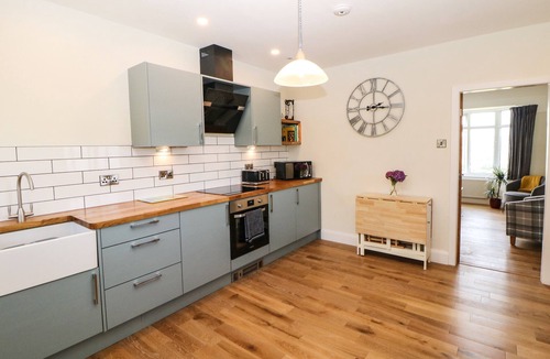 Dronfield Cottage | THE BUNGALOW@BARLOW, pet friendly, with open fire in Chesterfield