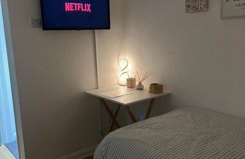 Kettering House | The Bungalow by SJP - Twin Room